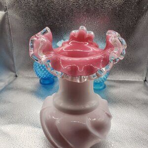 Romantic Vintage Fenton Rose Crest Melon Ruffled Vase  Excellent Condition 5.5x6